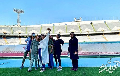 سلفی ترانه علیدوستی در ورزشگاه آزادی/ عکس